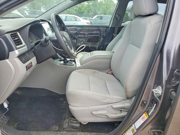 2019 TOYOTA HIGHLANDER LE