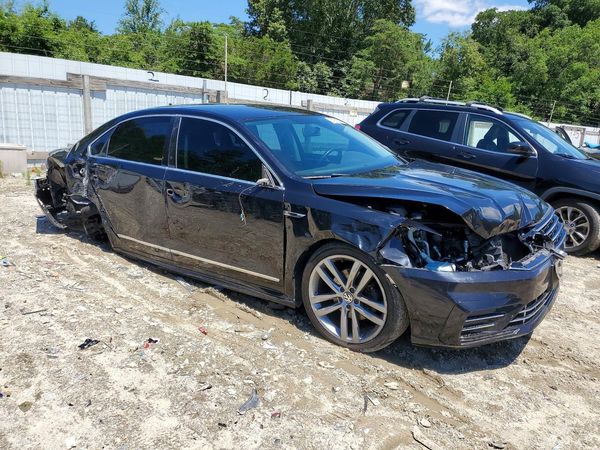 2017 VOLKSWAGEN PASSAT R-Line