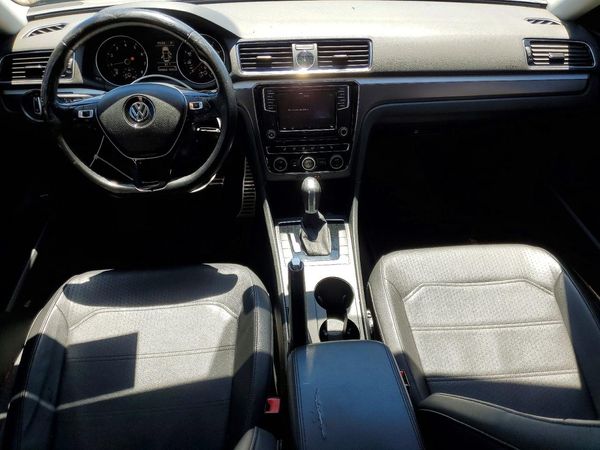 2017 VOLKSWAGEN PASSAT R-Line
