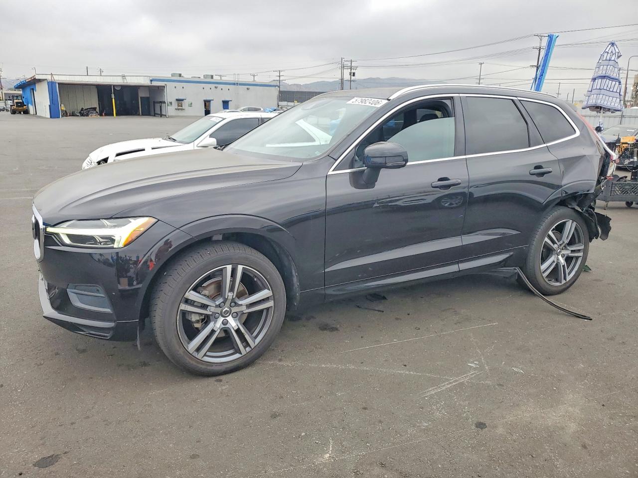 2020 VOLVO XC60 Momentum