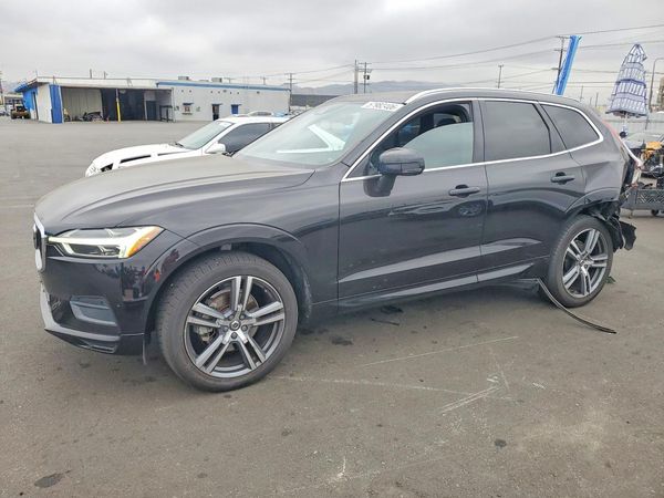 2020 VOLVO XC60 Momentum