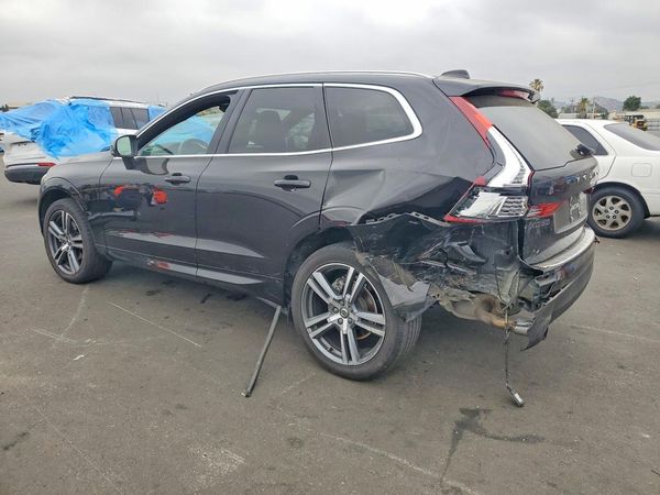 2020 VOLVO XC60 Momentum