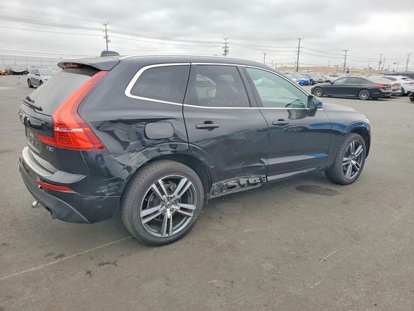 2020 VOLVO XC60 Momentum