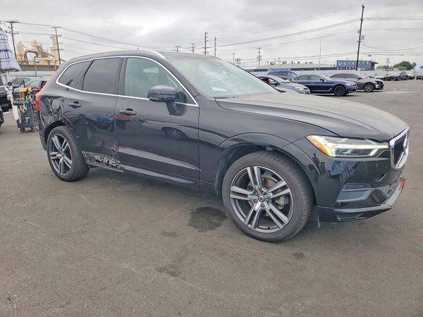 2020 VOLVO XC60 Momentum