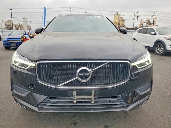2020 VOLVO XC60 Momentum