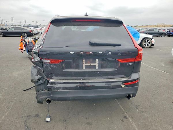 2020 VOLVO XC60 Momentum