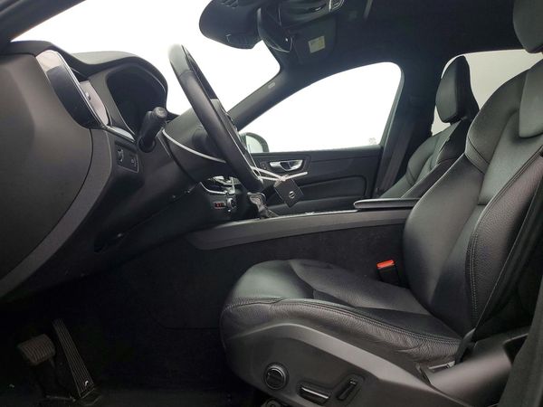 2020 VOLVO XC60 Momentum