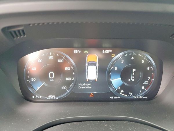 2020 VOLVO XC60 Momentum
