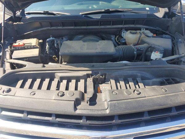 2019 CHEVROLET SILVERADO LT — Engine bay