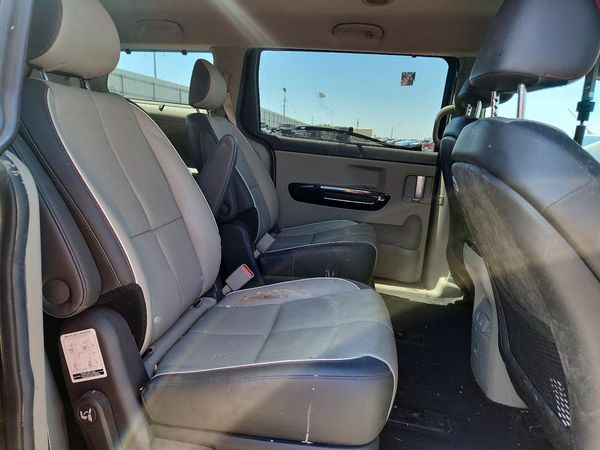 2016 KIA SEDONA EX - Middle level