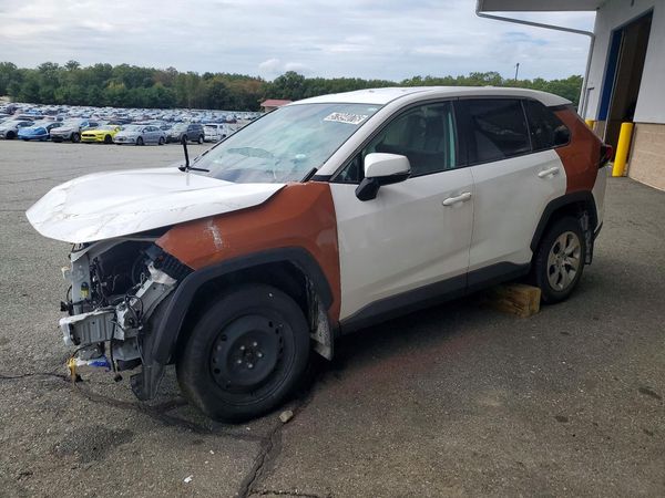 2022 TOYOTA RAV4 LE — Front 3/4