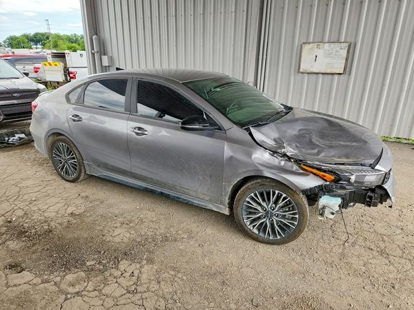 2024 KIA FORTE GT Line