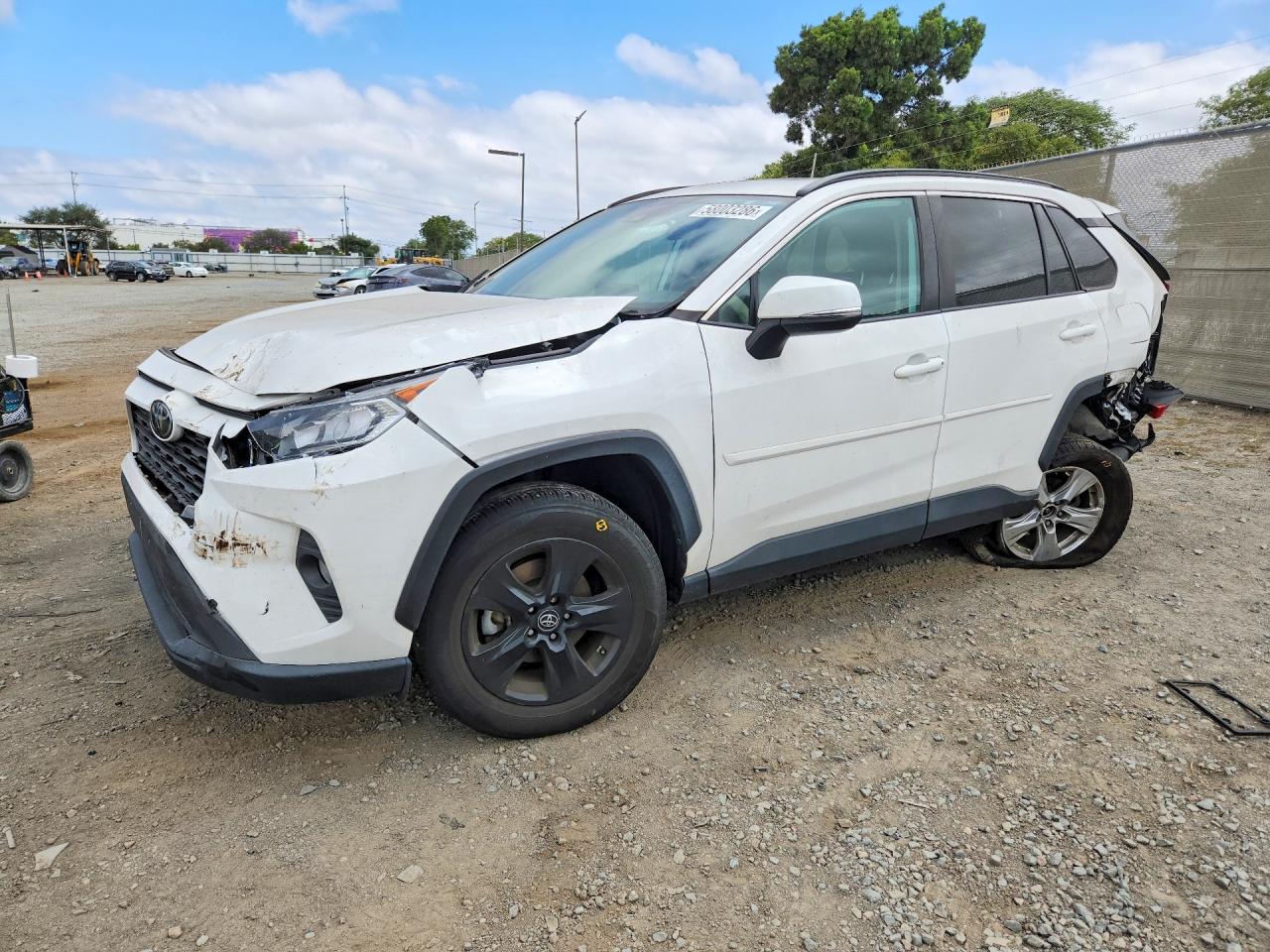 2020 TOYOTA RAV4 XLE