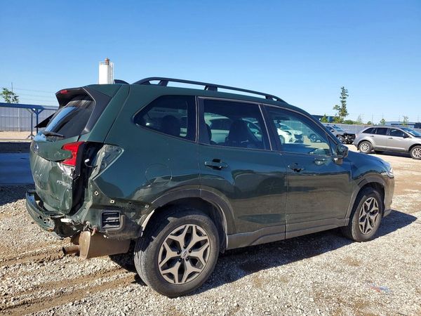 2022 SUBARU FORESTER Premium