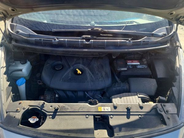 2014 KIA RONDO