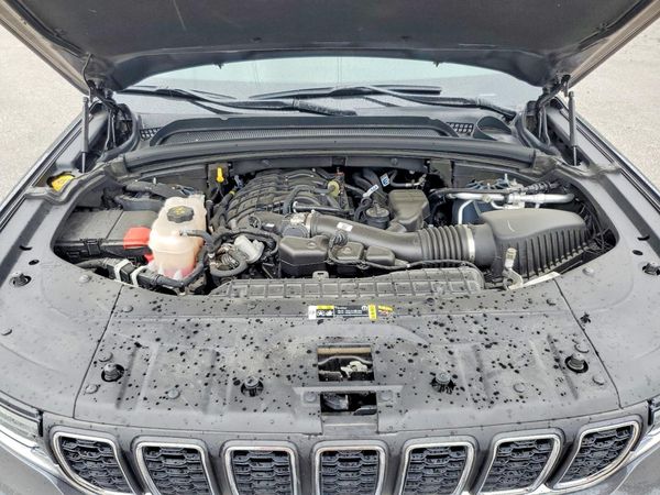 2024 JEEP GRAND CHEROKEE Laredo