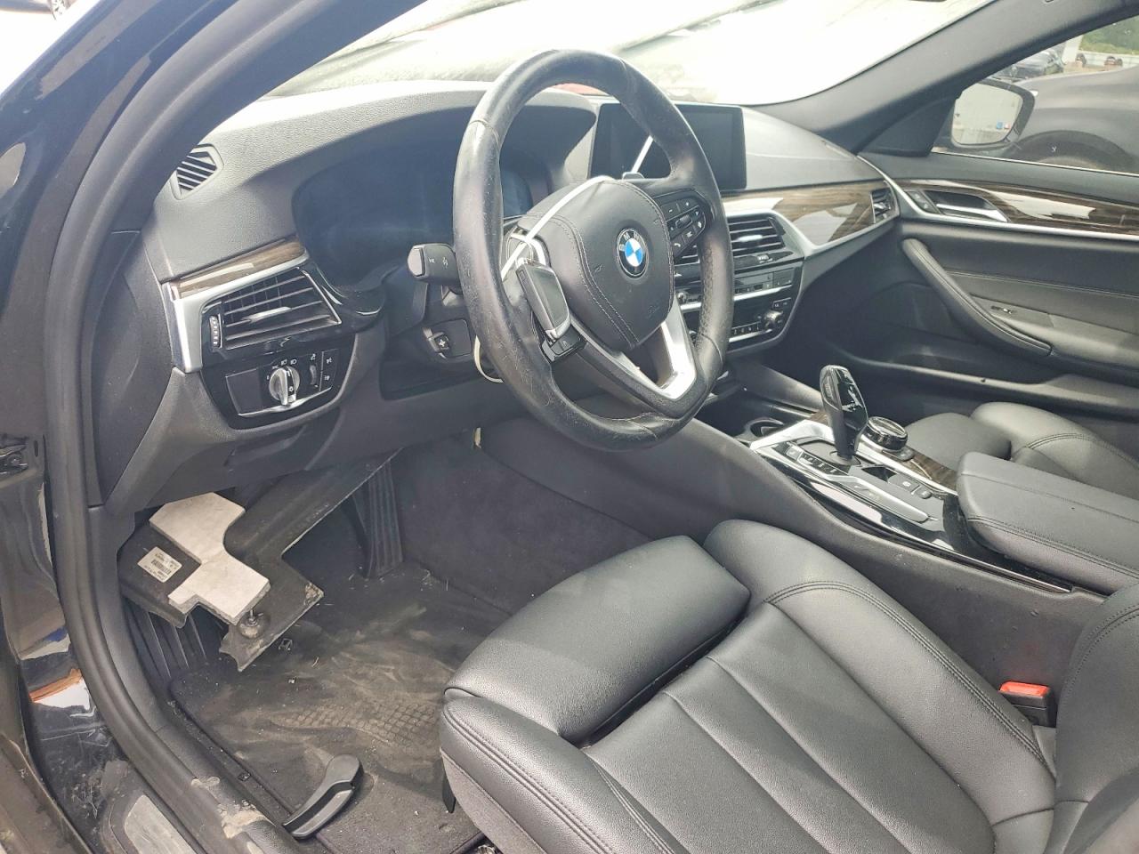 2020 BMW 530