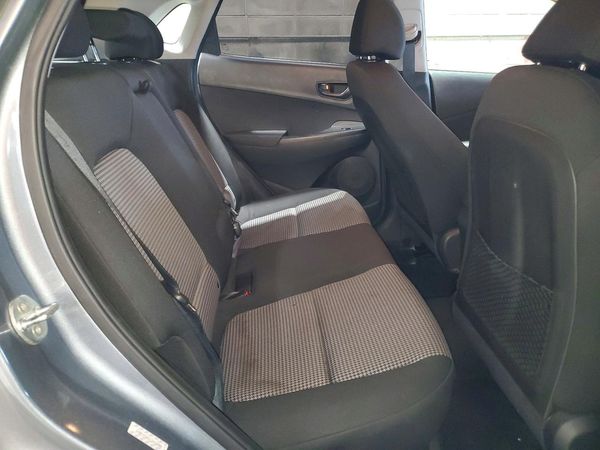 2020 HYUNDAI KONA SE