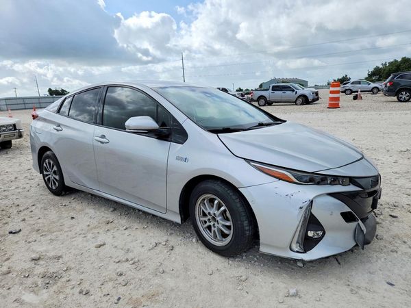 2020 TOYOTA PRIUS — Passenger 3/4