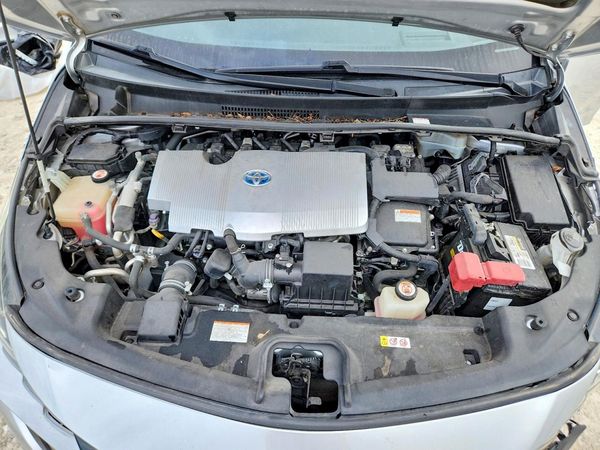 2020 TOYOTA PRIUS — Engine bay