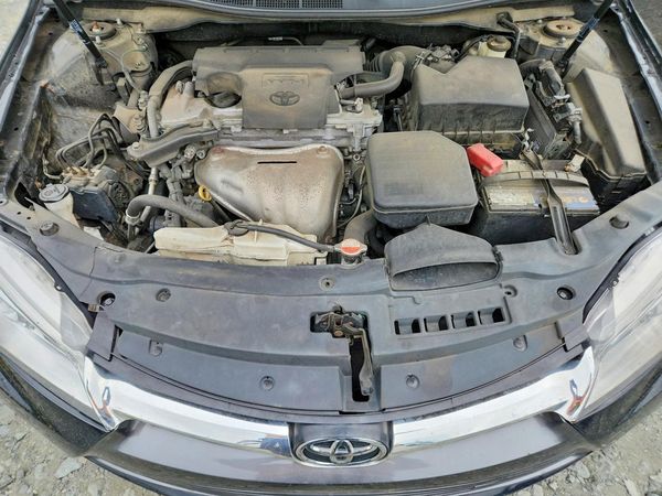 2016 TOYOTA CAMRY — Engine bay