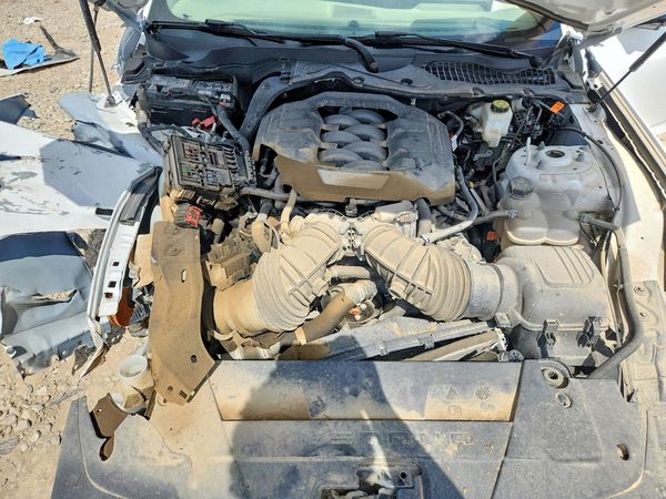 2025 FORD MUSTANG GT — Engine bay