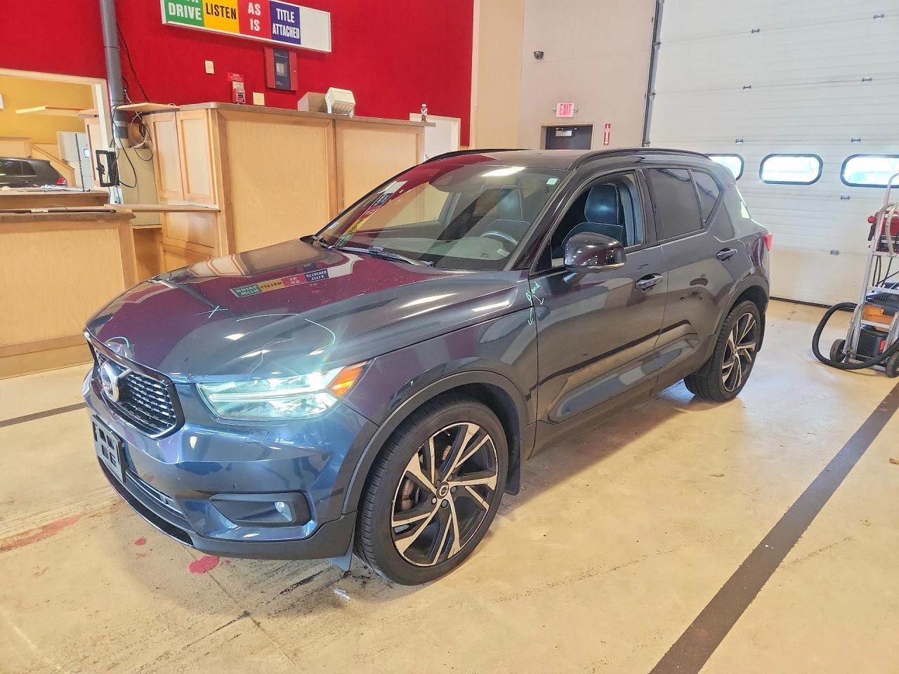 2022 VOLVO XC40 R-Design