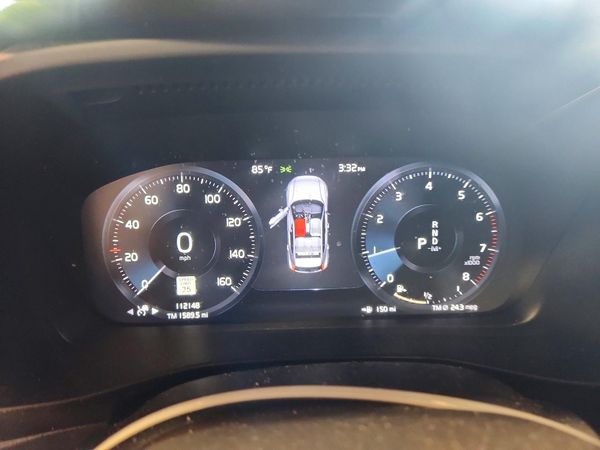 2022 VOLVO XC40 R-Design
