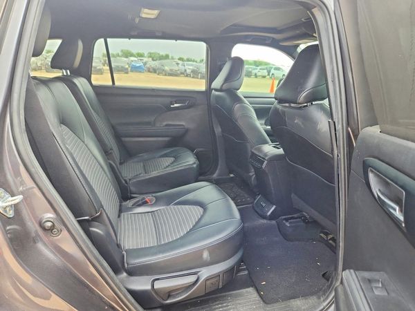 2022 TOYOTA HIGHLANDER