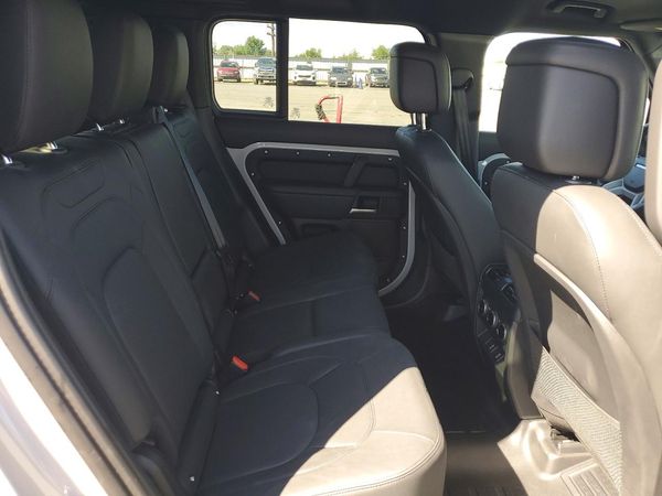 2026 LAND ROVER DEFENDER 110 X-Dynamic SE