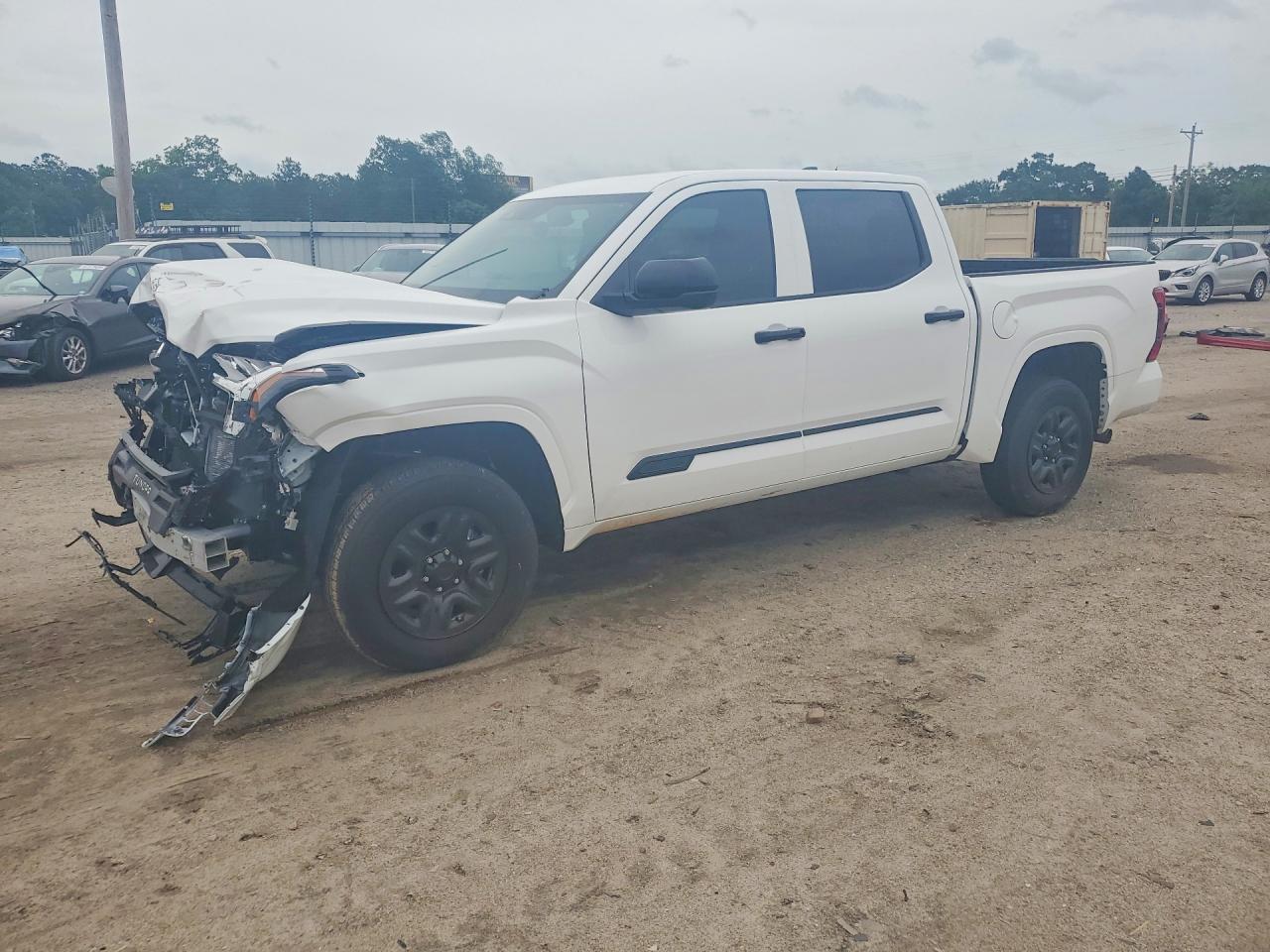 2026 TOYOTA TUNDRA SR