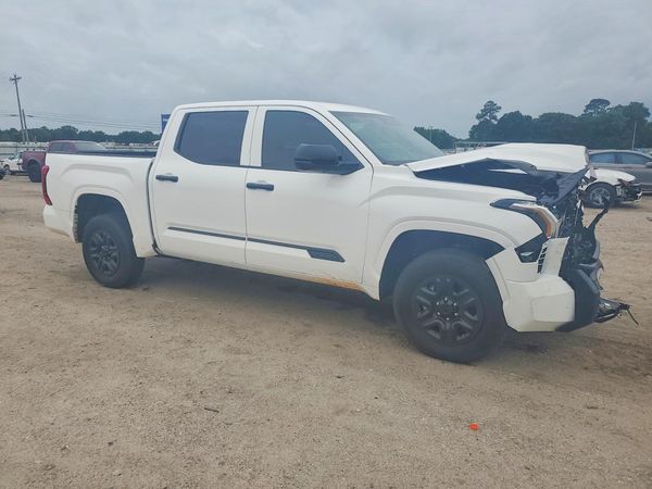 2026 TOYOTA TUNDRA SR