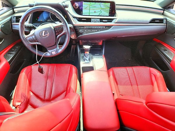 2019 LEXUS ES