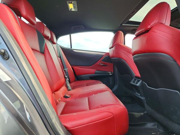 2019 LEXUS ES