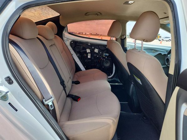 2015 HYUNDAI ELANTRA GLS(Middle)