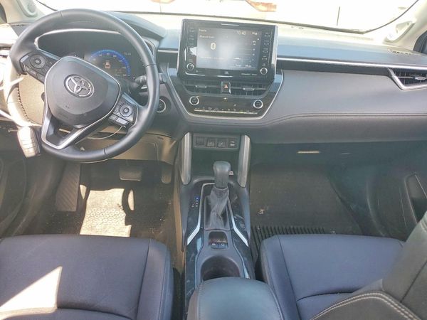 2022 TOYOTA COROLLA CROSS XLE