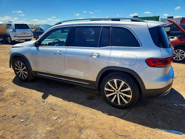 2020 MERCEDES-BENZ GLB GLB250