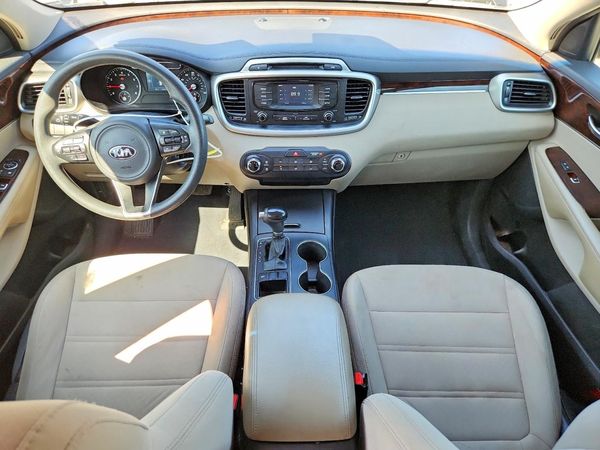 2016 KIA SORENTO L / LX