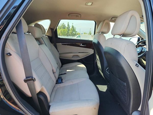 2016 KIA SORENTO L / LX