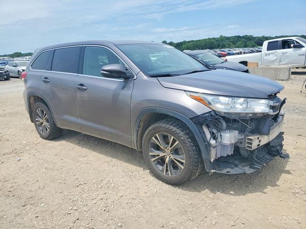 2018 TOYOTA HIGHLANDER LE/LE Plus