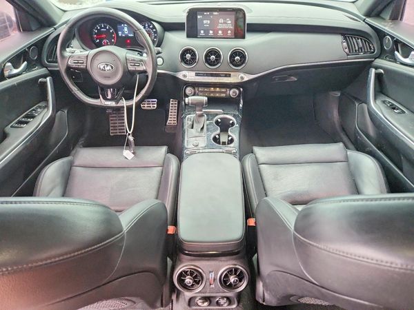 2021 KIA STINGER Base