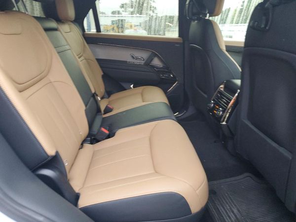 2025 LAND ROVER RANGE ROVER SPORT P460e Dynamic SE