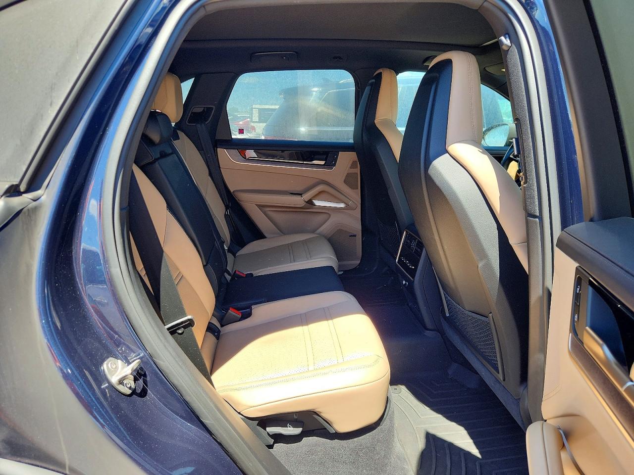 2024 PORSCHE CAYENNE