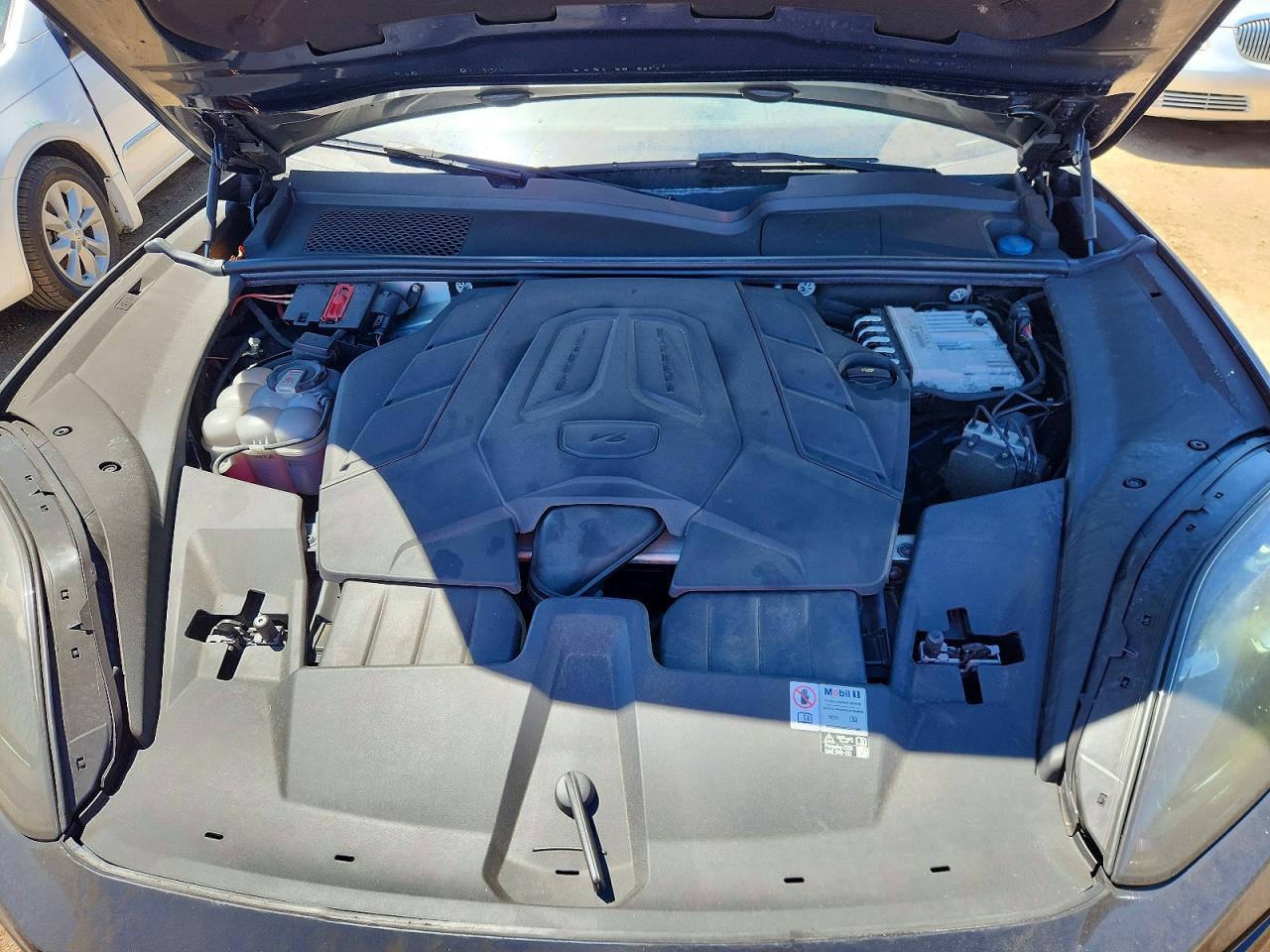2024 PORSCHE CAYENNE