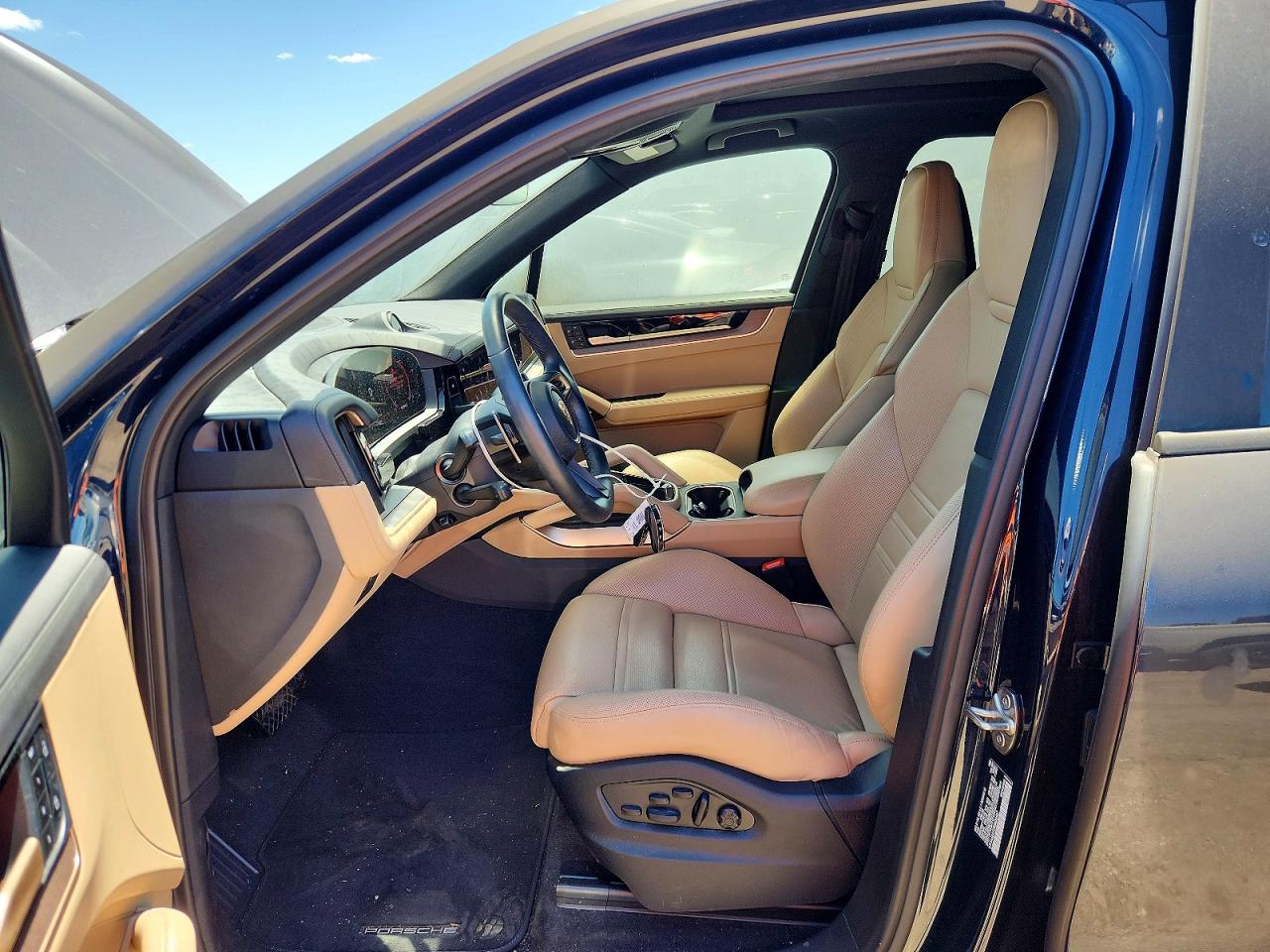 2024 PORSCHE CAYENNE
