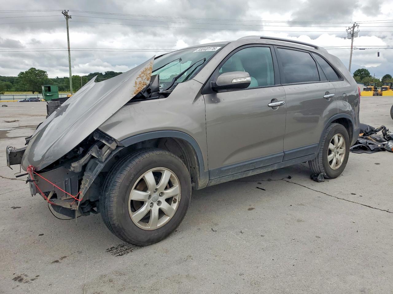 2013 KIA SORENTO Base / LX — Front 3/4