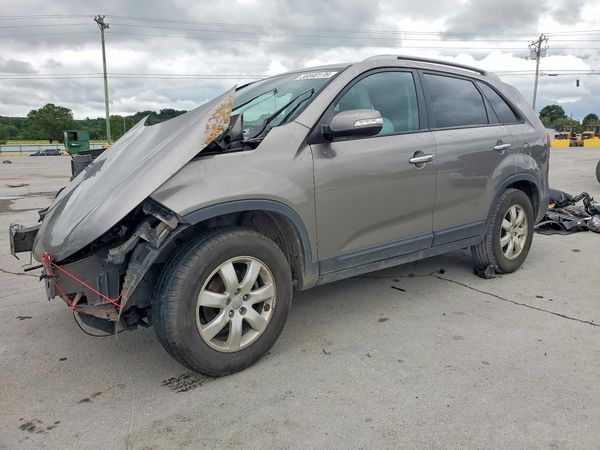 2013 KIA SORENTO Base / LX — Front 3/4