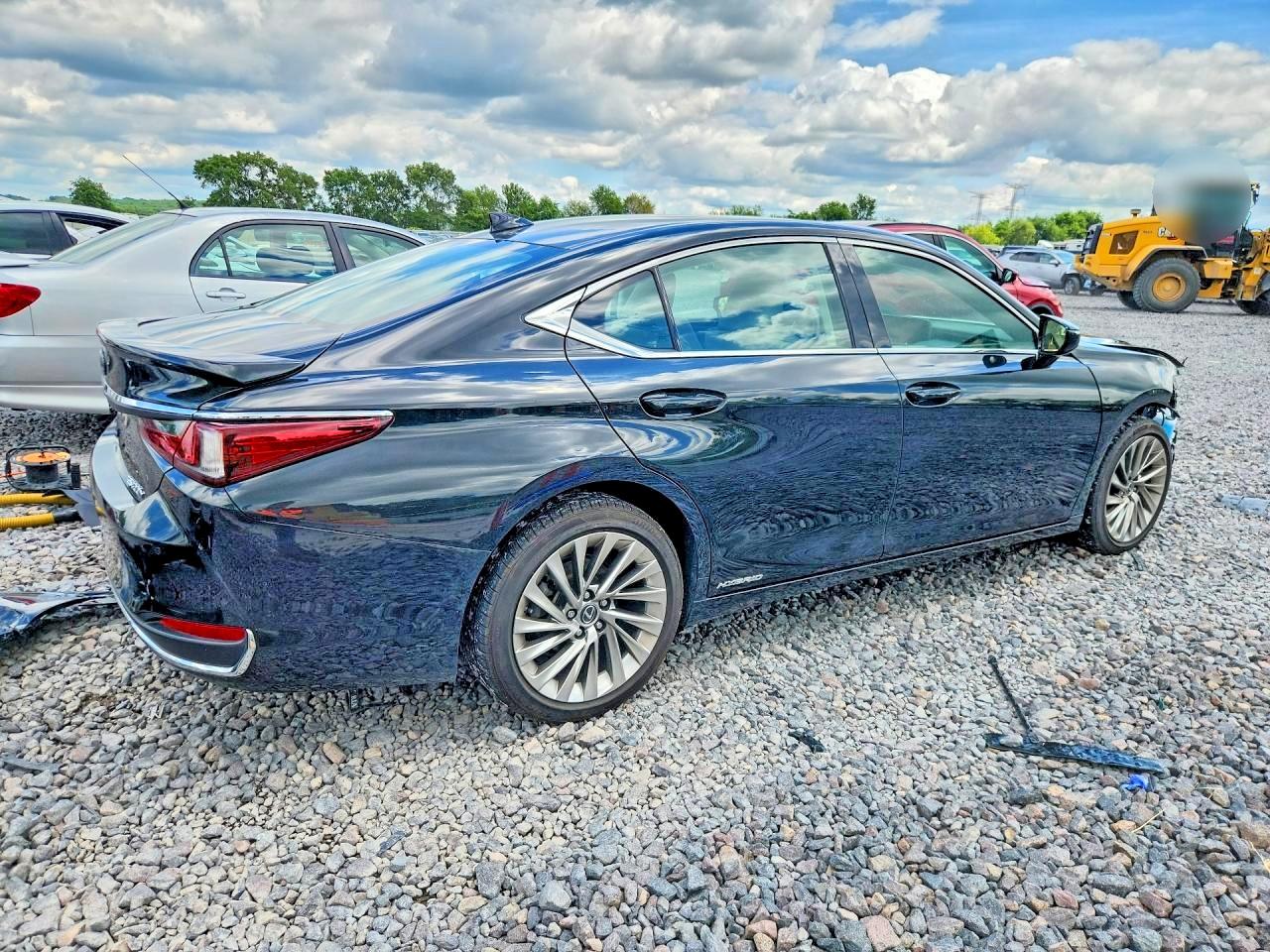 2021 LEXUS ES 300h Luxury
