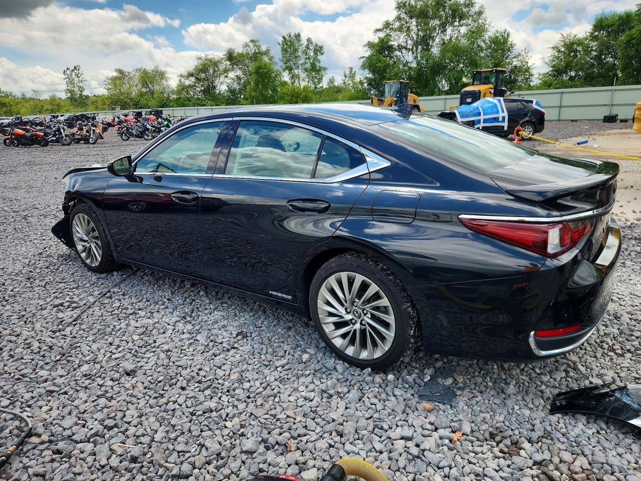 2021 LEXUS ES 300h Luxury