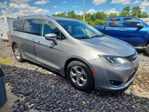 2017 CHRYSLER PACIFICA